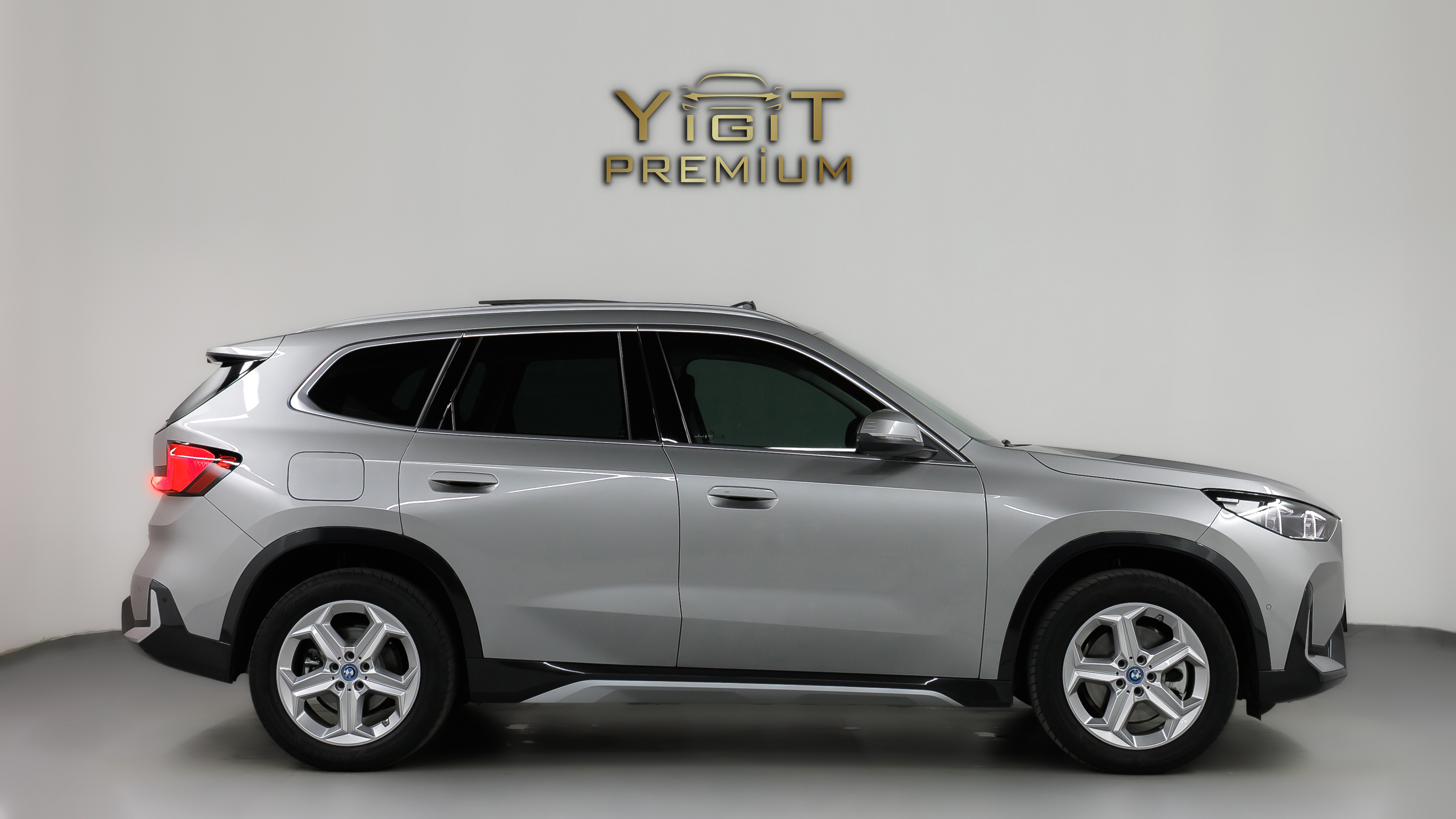 BMW X1 XDRİVE HYBRİD GRİ