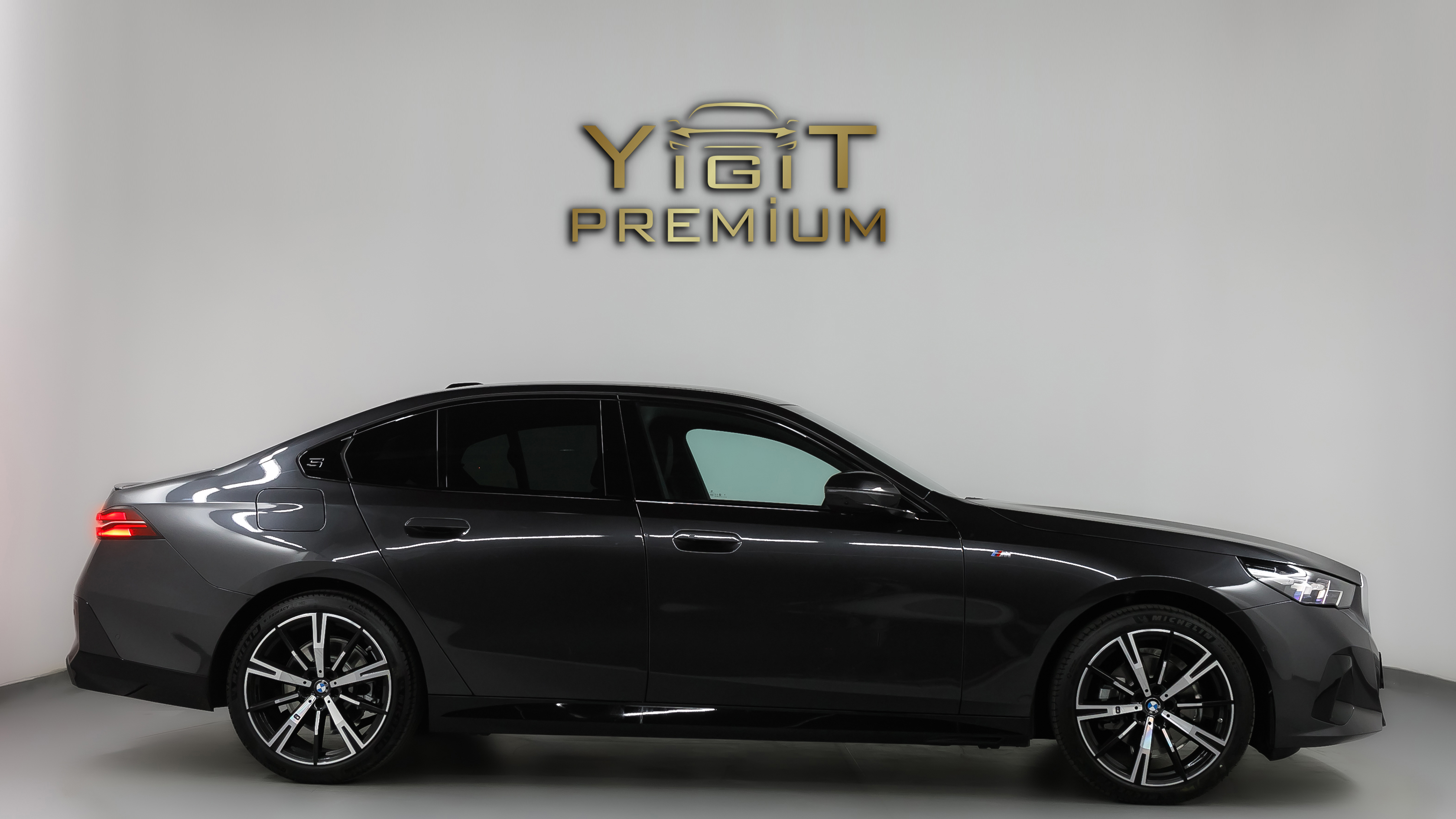BMW 5.20İ MSPORT GRİ