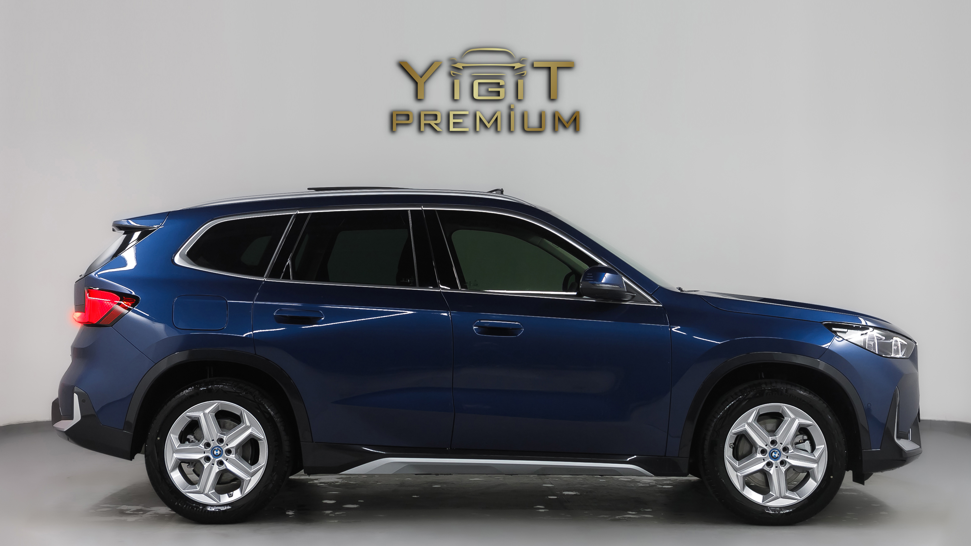 BMW X1 XDRİVE HYBRİD MAVİ