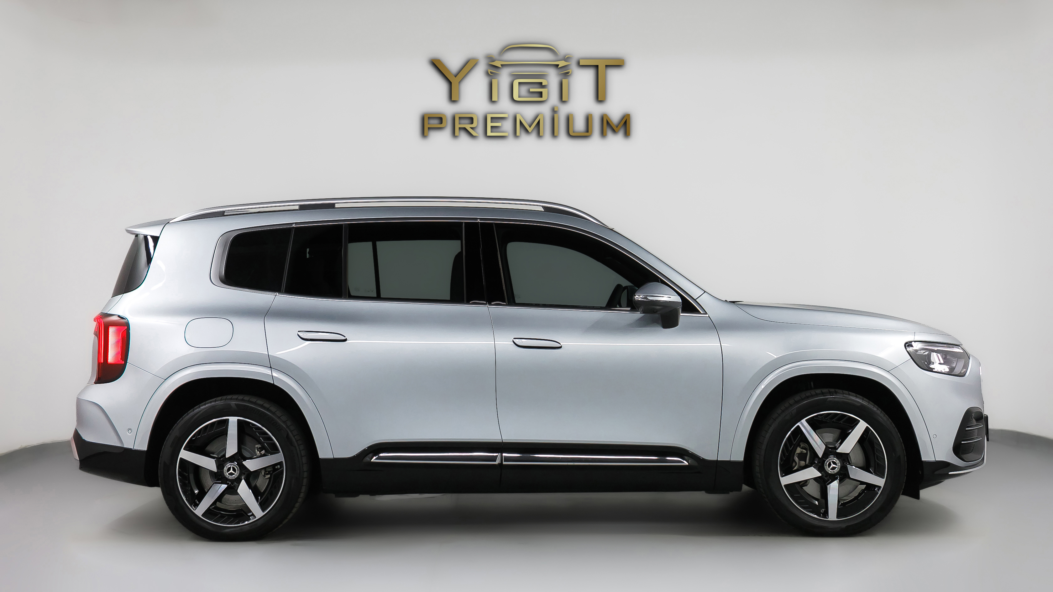 MERCEDES GLB 200 + AMG GRİ