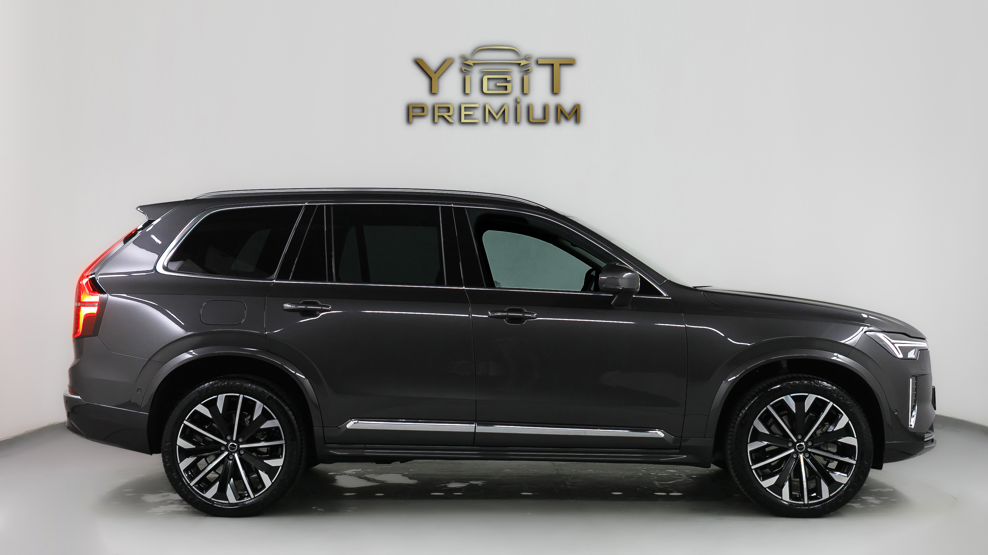 VOLVO XC90 HYBRİD GRİ