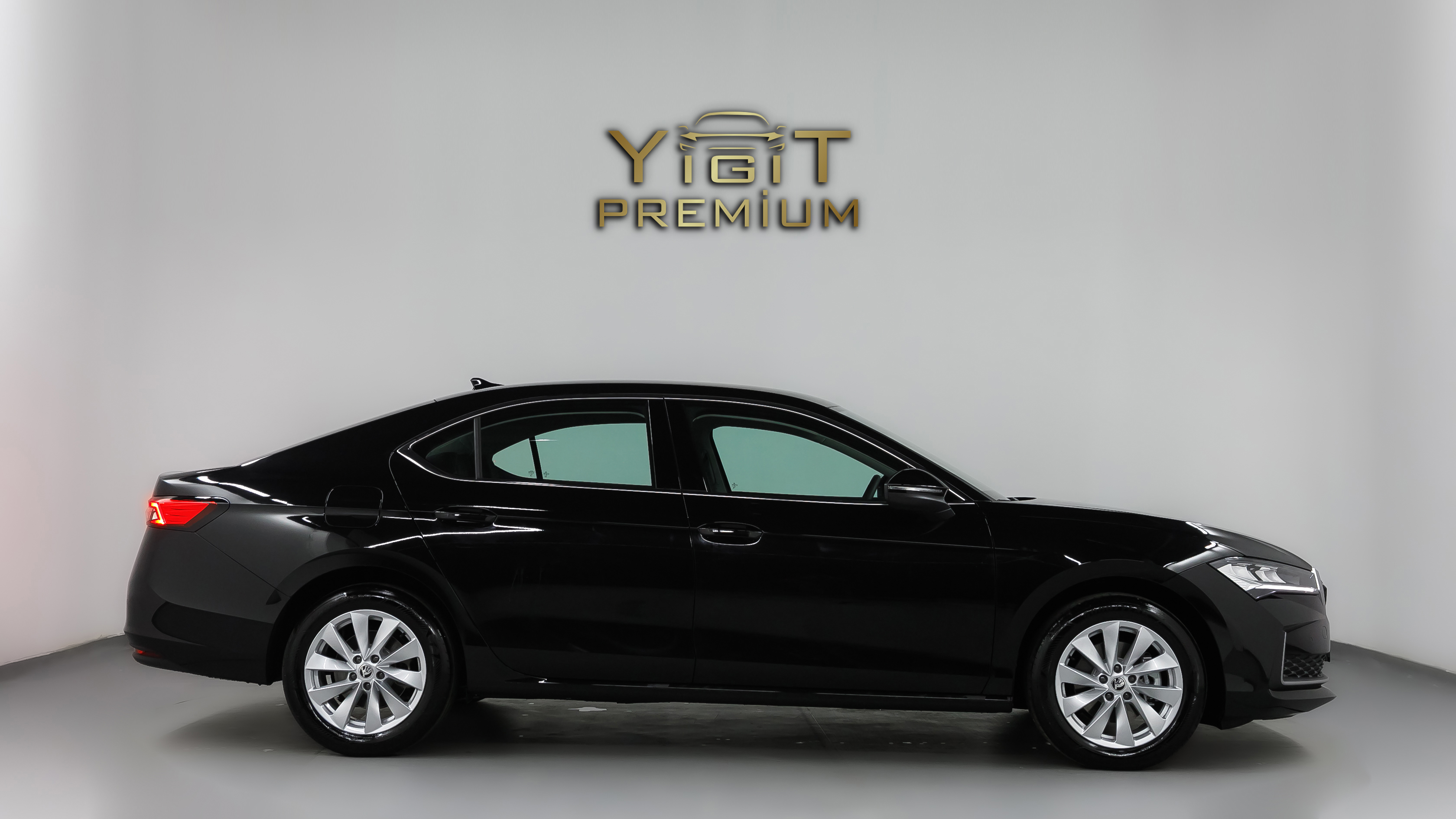 SKODA SUPER B PREMİUM SİYAH