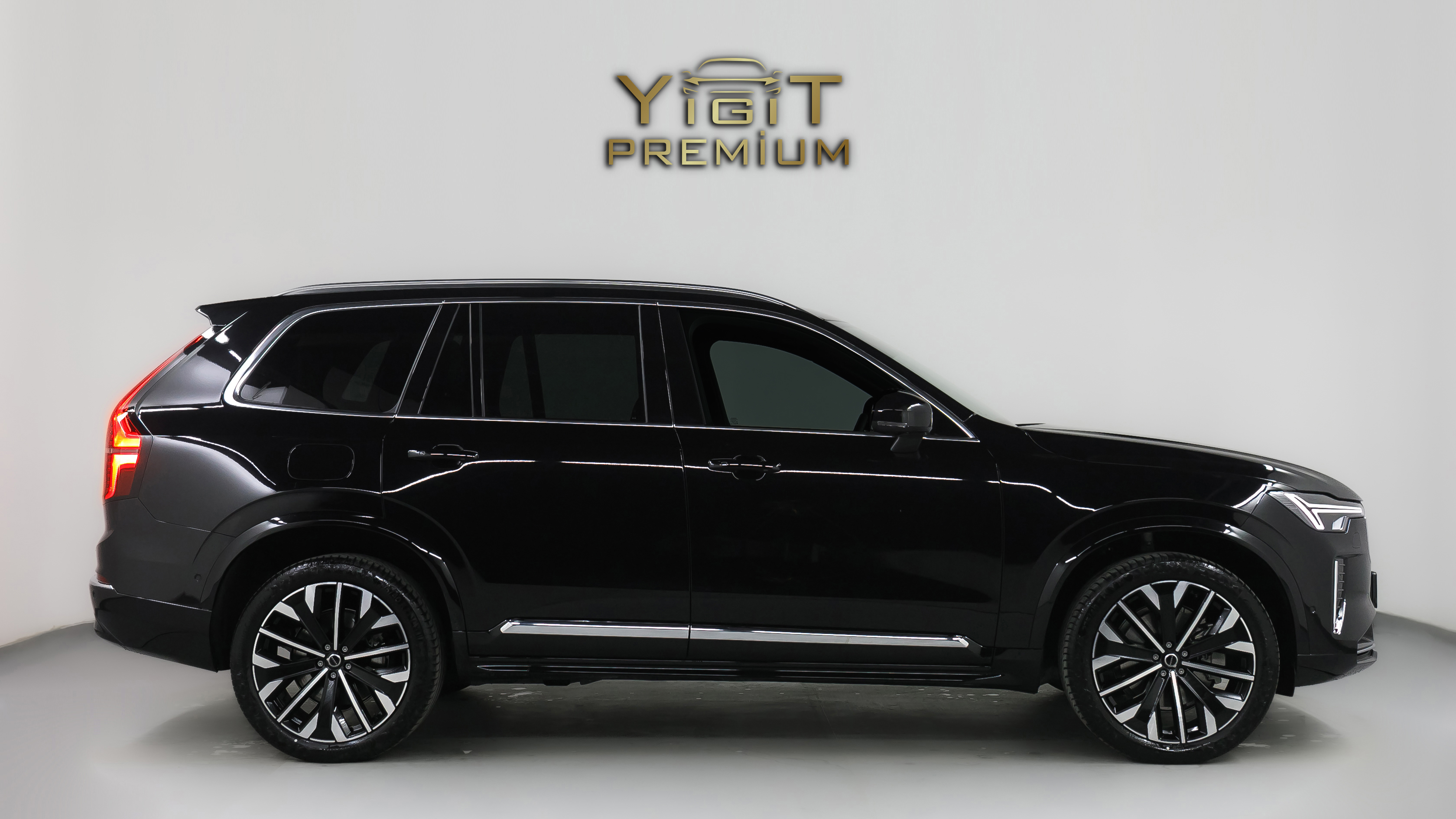 VOLVO XC90 HYBRİD SİYAH